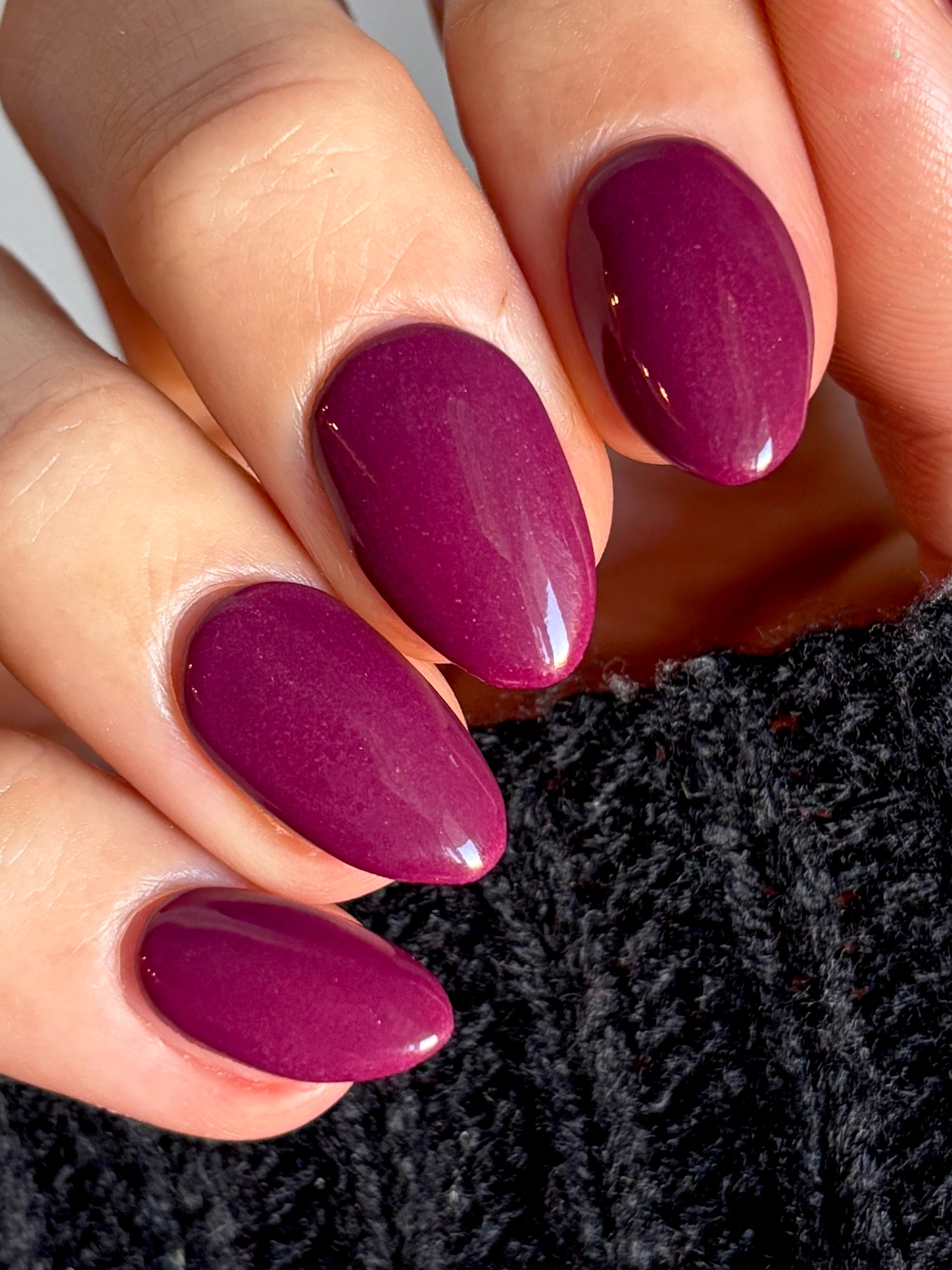 <tc>Dark Reddish Purple Dipping Powder
</tc>
